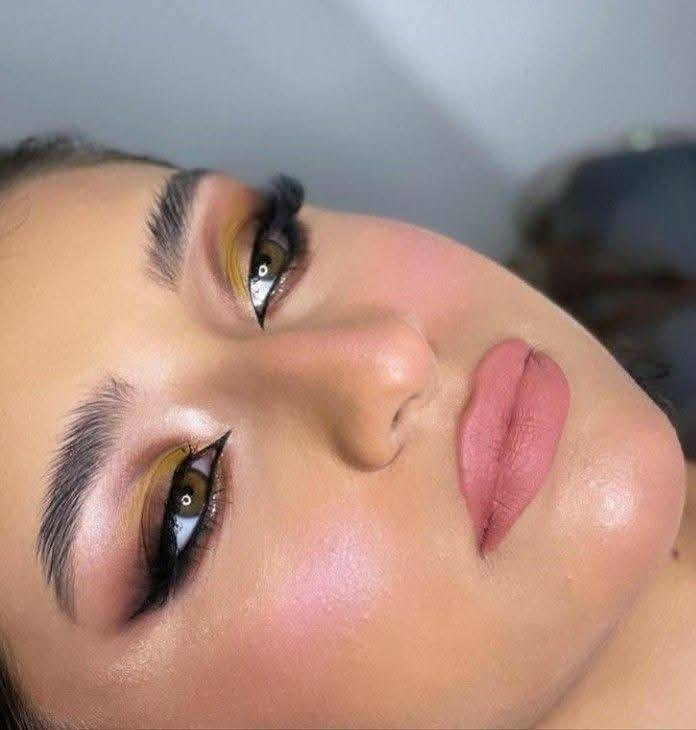 😍صالون اسووو 😍
✨#لانك تستحقي تكوني الاجمل في يومك✨ 
في مركزنا نهتم بكل التفاصيل اللي تخليك باجمل اطلالة 👑 

#حجوزات العرايس 👰🏻‍♀️  
 💞 #مفتوح 

#للحجز #والاستفسار #التواصل علي الرقم  ***********
