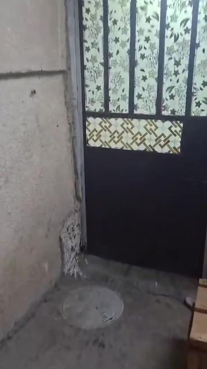 اللهم صل على محمد وآل محمد مكلف بالنشر بيت مساحته 105م
منطقه الرفاق سابقآ مقابل ثانوية المتميزات للبنات يبعد عن شارع سيد هاشم 50متر منطقه هادئه جداً  الطابق الأول غرفتين  مع الصحيات والثاني غرفه كامله وغرفه ثانيه مبنيه للشبابيك سعره 135 الاتصال على الرقم ***********
