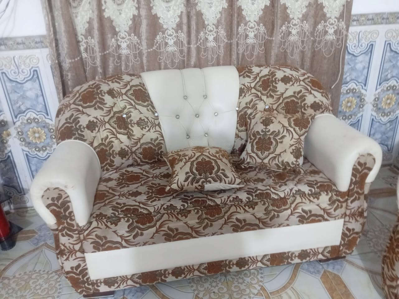 طخم كرويتات عشر مقاعد اثنين ابو 3 او وحده ابو 2 وكراسي 2 السعر 350 العنوان سوق الشيوخ الحي العسكري الاتصال ***********
