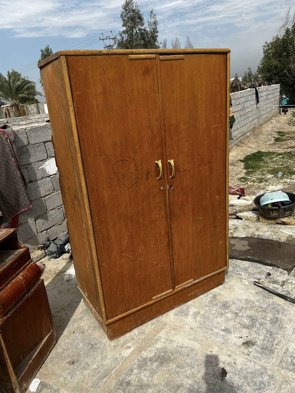 سلام عليكم خشاب للبيع نص عمر قيم وخذ  للتصال ***********
