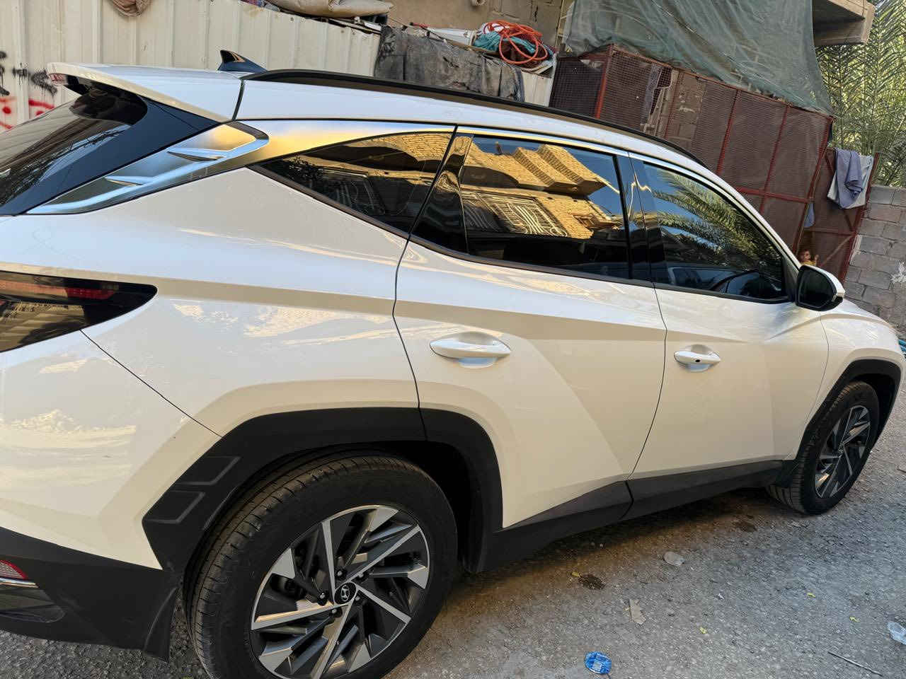 سلام عليكم 
للبيع فقط 
توكسان موديل 2024
ماشيه 22 الف 
رقم بغداد بااسمي 
بيه كتاب تضليل 
سعره 222 وبيه مجال بسيط كلش 
***********
