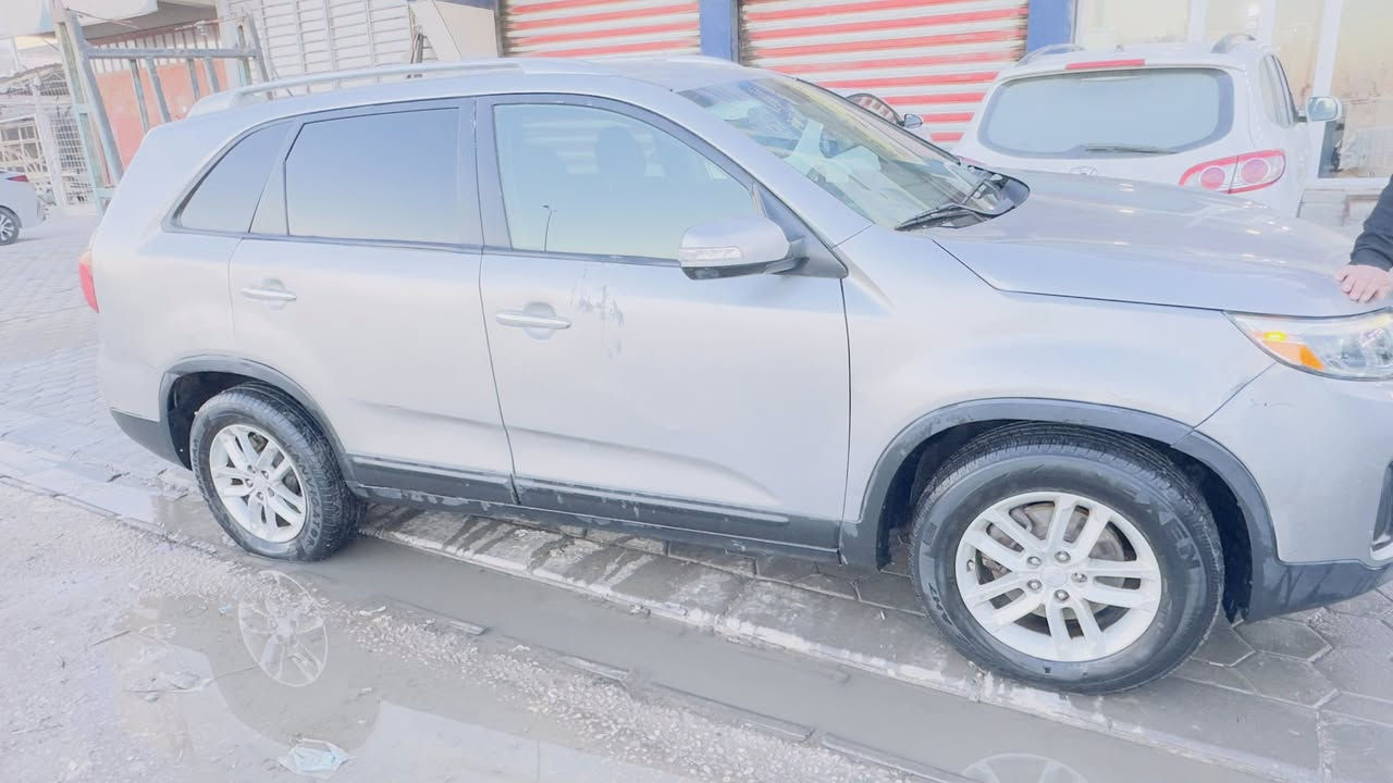 سلام عليكم كيا سورنتو 2015 ادوات كصه جنطه  بانزين بانزين سته سلندرV6 سبعه راكب كير مكينه حداديه جاهزة دخول جديد ارقام وسنويه انكليزي شمالي سياره تخبل  ماشيه 115 حقيقي وكلش جديده  سعر62 وبيها مجال للشراي مكانها نجف للاتصال***********
