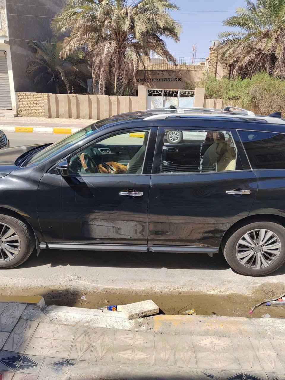 السلام عليكم من رخصة الادمن سيارة نيسان باثفندر 2020 رقم بغداد مداور ثاني ماشية 76 الف كيلو  لون اسود صور الحادث مرفقه للاستفسار مراسله على الخاص او الاتصال على الرقم *********** معروضه 185 ورقه مكان السيارة بالناصرية
