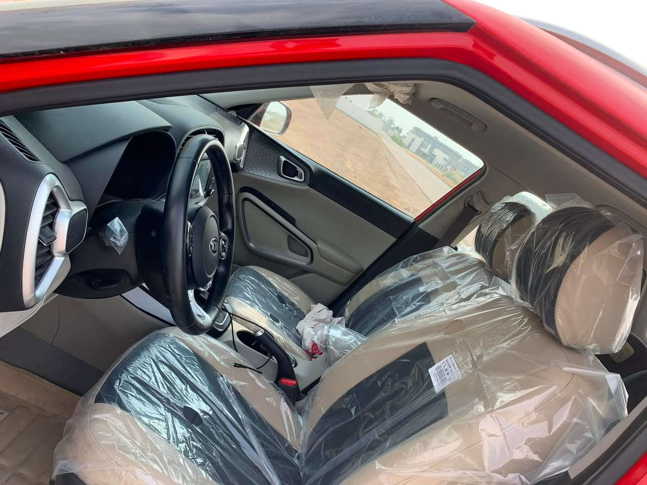 🚗 للبيع – كيا صول (Kia Soul) 2020
✅ الموديل: 2020
✅ الوارد: خليجي
✅ المحرك: 2000 سي سي
✅ اللون: أحمر
✅ الممشى: 25,000 كم فقط

بيه فقط بالدعاميه هذه الطعجه بالرصيف ومبينه بالصوره 🚗 للبيع – كيا صول (Kia Soul) 2020

السيارة استخدام شخصي، ممشاها قليل جداً، والمحرك والأداء بحالة ممتازة، جاهزة للفحص والمعاينة.

📍 للاستفسار أو التواصل: (***********)

السعر: (145 ورقه ) – مكان السياره بغداد ( الكرخ ) .
