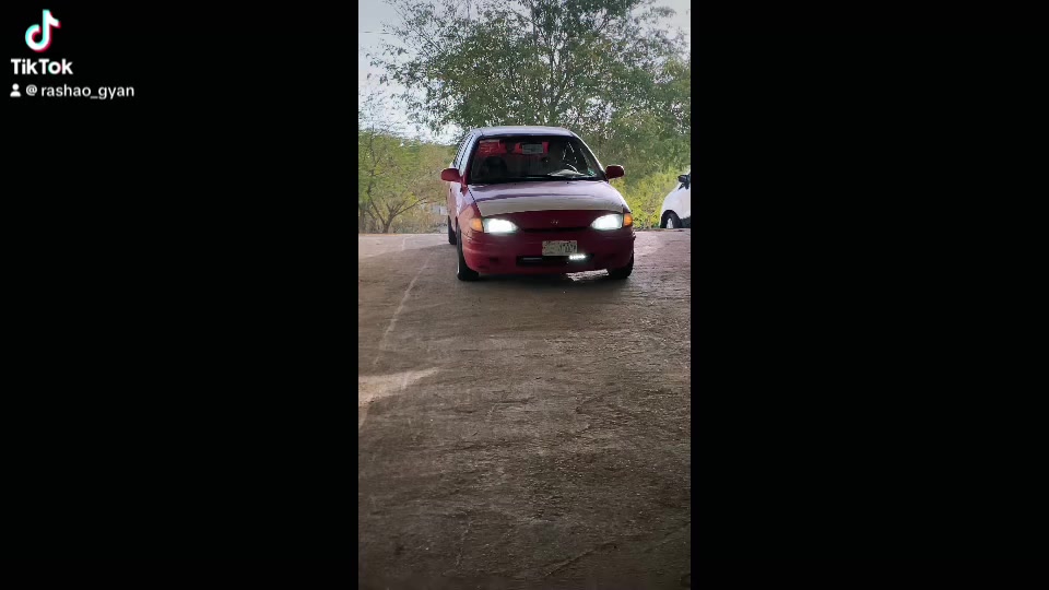 سلاو ريز ئاڵو گۆر ئەکەم و بۆ فروشتن زور پاکە ماشاء اللە مەسرفی نیە مەکینەو گیر بەشەرت نە دوکەڵ نە بوخار نە سەوت چکەی نیە صەدری دوای وبەردەمی بەشەرت ئارمی بەشەرت   ئیتر گوڵاڵە سورەیه وصف ناکریت گەر موشتریت تیل بکە لەخزمتام بۆ فروشتنی و بۆ ئاڵوگور .ژم.*********** گەر موشتری نیت میشکمان ــــ بریزن 🫵🏼🖤.
