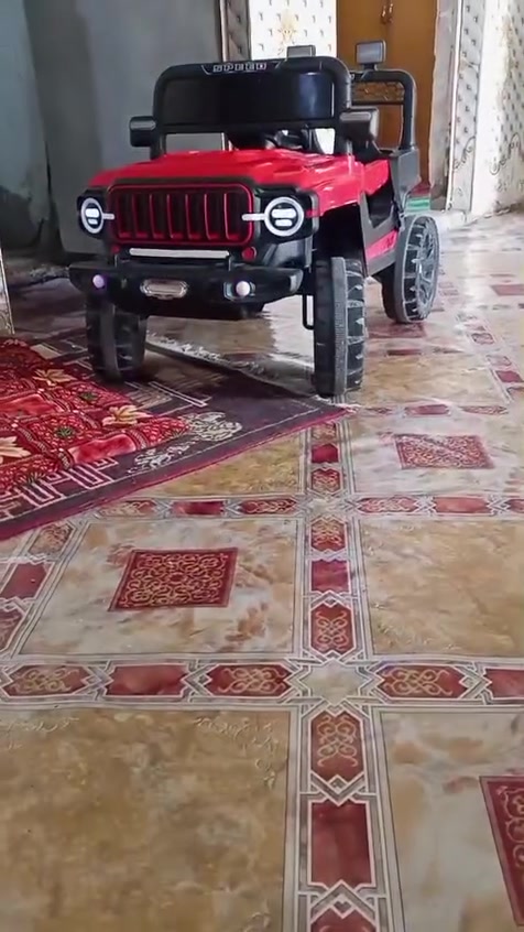 السلام عليكم
سياره اطفال للبيع كامل لمواصفات استخدام سبوع فقط 
بيه ريمونت تحكم واير شاحن
 للاستفسار يتصل 
***********
