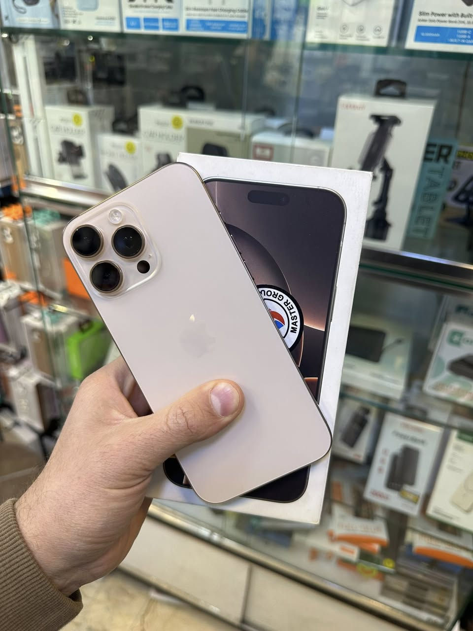 السلام عليكم
Iphone 16 pro max 256GB
نظافة 90‎%‎
بطارية 100
مكفول من التصليح ومن أي خلل
باكيت وكيبل أصلي
بي شخط خفيف بالشاشة وضربة خفيفة بالشاصي مثل ما موضحة بالصورة
 عربي شرق أوسط ضمان ماستر
السعر مليون و300
مكاني بغداد العامرية
***********
لا يوجد توصيل
