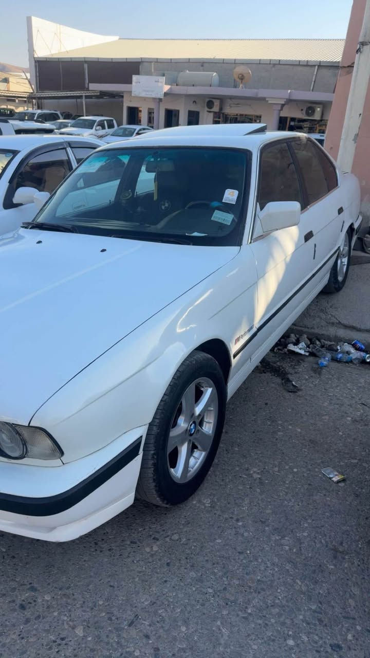 بي ام موديل ١٩٩١
محرك ٥٣٥ مفتوح كير توماتيك و سلايد. اربع جامات كهرباء تبريد ويه السويج ثلج 🧊 كير و محرك بشرط
تحويل غرامات بشرط وكاله بشرط مكان السياره زاخو 
السعر ٤٥ ورقه و بيها مجال و عليها ٣ اوراق غرامات تنزل من السعر 
*********** زاخو, دهوك
