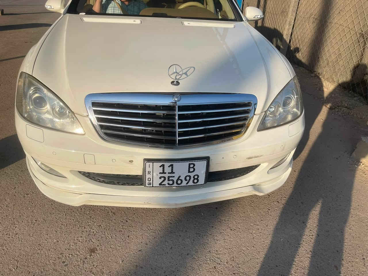 تحية طيبة للبيع فقط مارسيدس Sمحرك 6سلندر 350S باب قصيره اللون ابيض صدفي والداخل عسلي جديدة جدا وارد يابان ماشية 135000كم سلايد روف مكفولة من الصبغ 
والسيارة مخزنه لمده 3سنوات رقم بغداد تسجيل جديد قرار 102
للاستفسار ابواحمد ***********
السعر 22500$مكان السيارة بغداد شارع فلسطين
