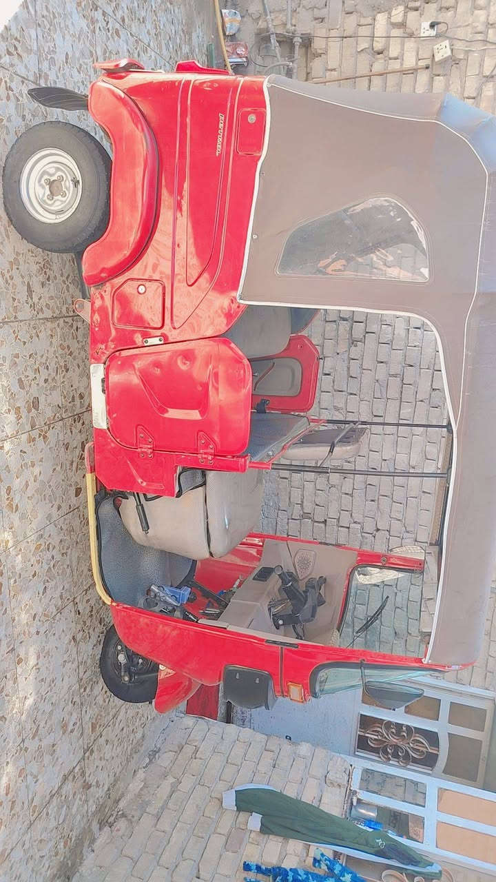 سلام عليكم شباب تكتك حلوة نفس ماموضح الصوره موديل 22 مرقمه وسنويه باسمي تحويل ثاني تكتك  المحرك الكهربائي كلا جديد   تكتك خير من الله تراي زيرو  فقط الخياسات في الصوره  تخم تاير جديد دوشما جديد جادر جديد سفريات جديد  العنوان بغداد الشعله السعر خاص التصال  *********** متواجد الفيس الواتساب
