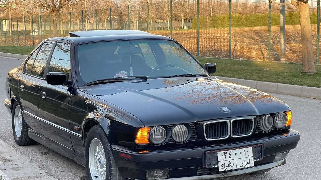 bmw 1990فول مواسەفات سلاید تەبرید توماتیک پیش پانە  کوشن جلد کوشنیتەر پەردە بیلاد ی سەیارەکە ئەولیاتە سەنەوی ئەسلیو وەکالەشی لەگەلە بەس تەحویل  واتساپ*********** 37 ناکری سحری مامەلە گوینەوەش لەسەردلگرتن admen❤
