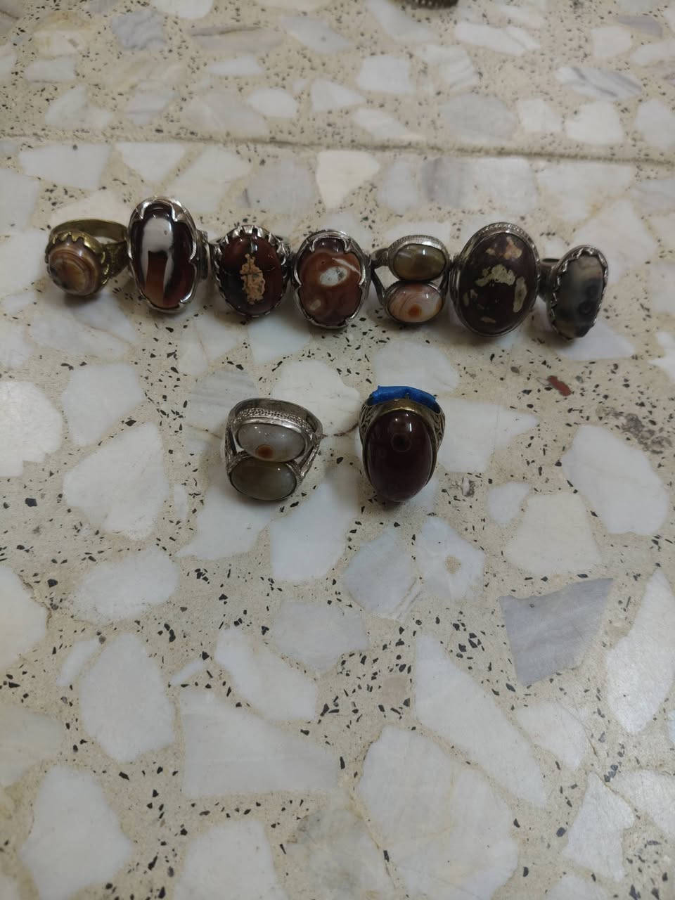 سلام عليكم البيع بغداد السعر خاص ***********
