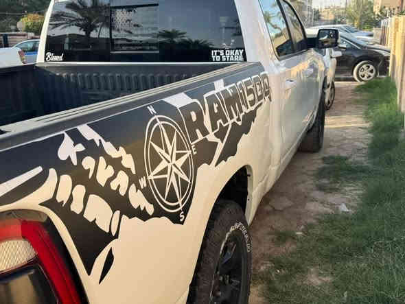 سلام عليكم
دوج رام ١٥٠٠ سبورت 
٢٠٢١ 
ماشيه ٤٢ كيلو 
وارد كندي محرك ٥.٧ 
فور ويل السياره 
كشنات جلد مريات شفط 
الحاردث مالته الديار مال سياره 
ايرباك برده بس طاك 
رقم شمالي مميز 
السعره 23 
***********
