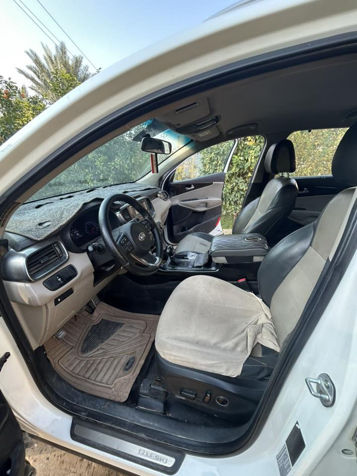 سورنتو 2015 شكل ال 2016 
وارد خليجي. 
ماشية 140km 
 سيارة مكفولة كفالة عامه من الصبغ والبارد
كير مكينه شرط الفحص  
للتواصل 
***********
