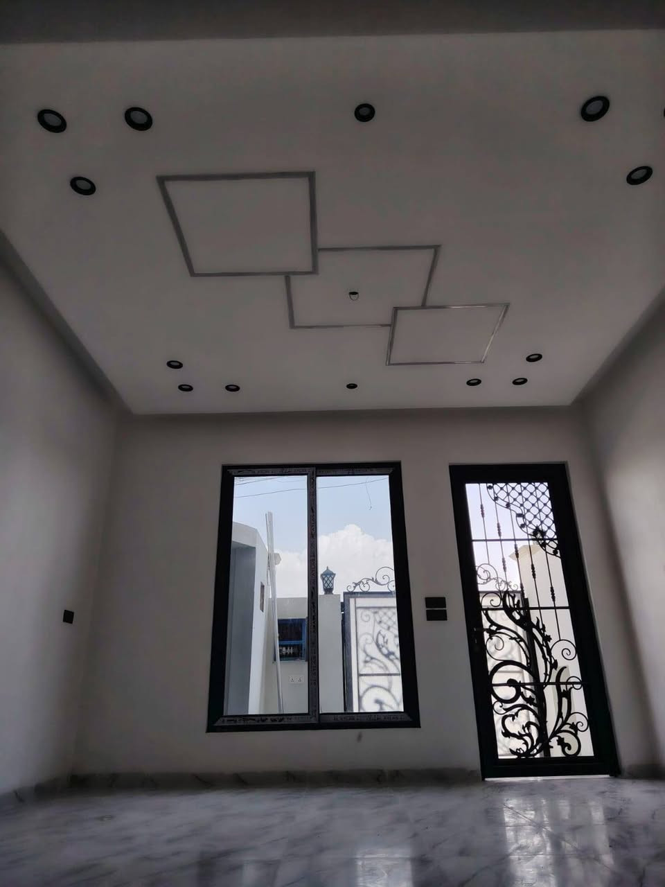 للبيع
دار سكني طابقين مساحه 100 واجه 5 متر عرض الشارع 12 متر  شروق تام منطقة الكوبكليه قرب حي الرياضيين كارت بلديه طابو الزهور

الطابق الاول

1غرفة نوم .. هول .. استقبال.. مطبخ.. صحيات

الطابق الثاني

3غرفة نوم ..هول.. صحيات .. بيتونه كبيره

للاستفسار خاص او واتس اب 

***********......***********
