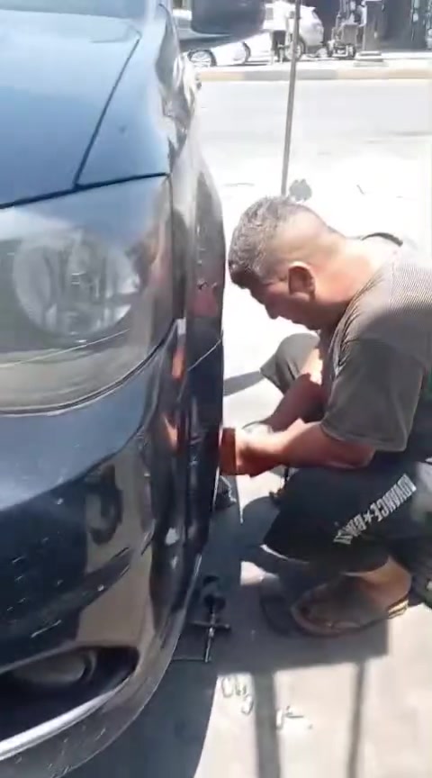 دوج كرفان بيه رجفه بل ابريك   صفرت فلنجات ونضفنه البطيخه من الزنجار  وبدلت دسكات أمريكي  
عنوانه بغداد الكاظمية شارع الصنايع قرب ساحه العروبة 
***********
