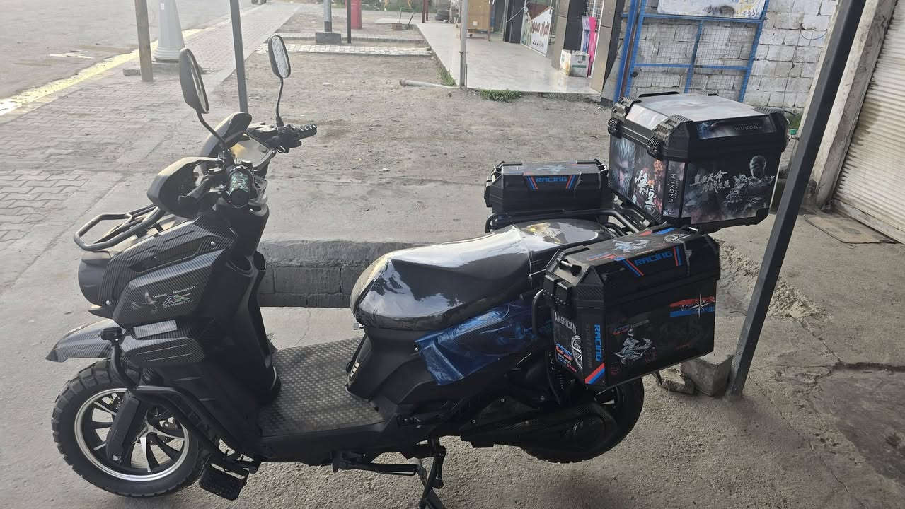 دراجه شحن اباتشي بطاريات مسطره عدد ٦ ملف 2500
تايرات جبلي
امبيثري 
شاحن USB 
ضوء رقم 
ضوء عالي ناصي زنون عدسه
جنط رحاله GS 
واقيات يد 
شاشه اعطال

الدراجه ب اكملها كاربون فايبر 
الاستفسار تواصل خاص او واتساب ***********
مكاني فلوجه صقلاويه
