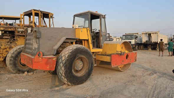 للبيع حادله دنيباك موديل1998/رقم بغداد الماني/محرك دويز 
هزاز جاهز/مضخات مكفوله وعلفحص/جاهزه للعمل،السعر92$
ورقه/جاهزه للشغل***********ديالى كنعان.
