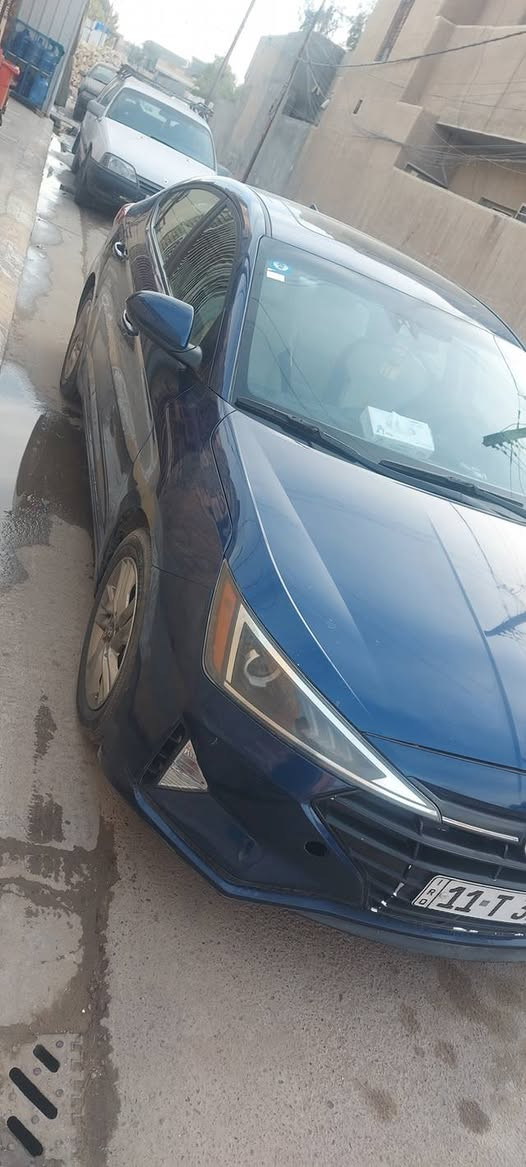 النترا موديل 19 رقم بغداد انكليزي بأسمي
ضرره جاملغ أيسر والبنيد صبغ 

السعر 140 وبيه مجال حك الجيه 
***********
