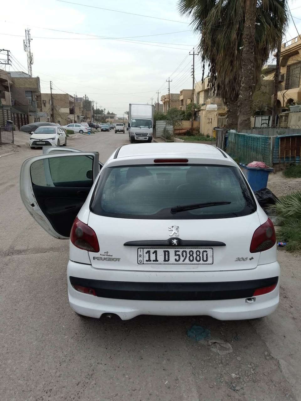 السلام عليكم بيجو للبيع رقم بغداد انجليزي مكانها بغداد سياره نظيفه وحلوه تبريد صدر جديد صدر امامي خلفي جديد سياره دوشه جديده امامكم بالصوره ***********
