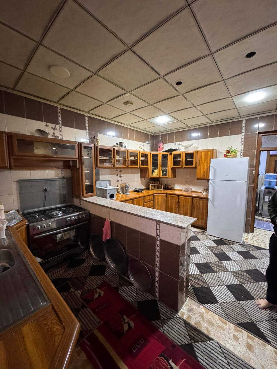 دار للبيع في حي البكر على شارع ١٥ متر 
قرب مطعم بيت جدي مساحه ٢٠٠ متر واجه ٩ متر طابق واحد البناء محدث 
يحتوي على كراج مطبخ هول واستقبال وغرفتين نوم مشتملات وبيتونه سعر١٨٠ مليون قابل للتفاوض للأستفسار مكتب قصر الأمراء للعقار الكائن في حي البكر شارع الكنيسة مقابل كنيسة تايتنك ***********# ***********# #عقارات_نينوى #نينوى_الموصل #الموصل_ام_الربيعين #عقارات_الموصل  #المشراق_النور_القادسية_الاعلام #
