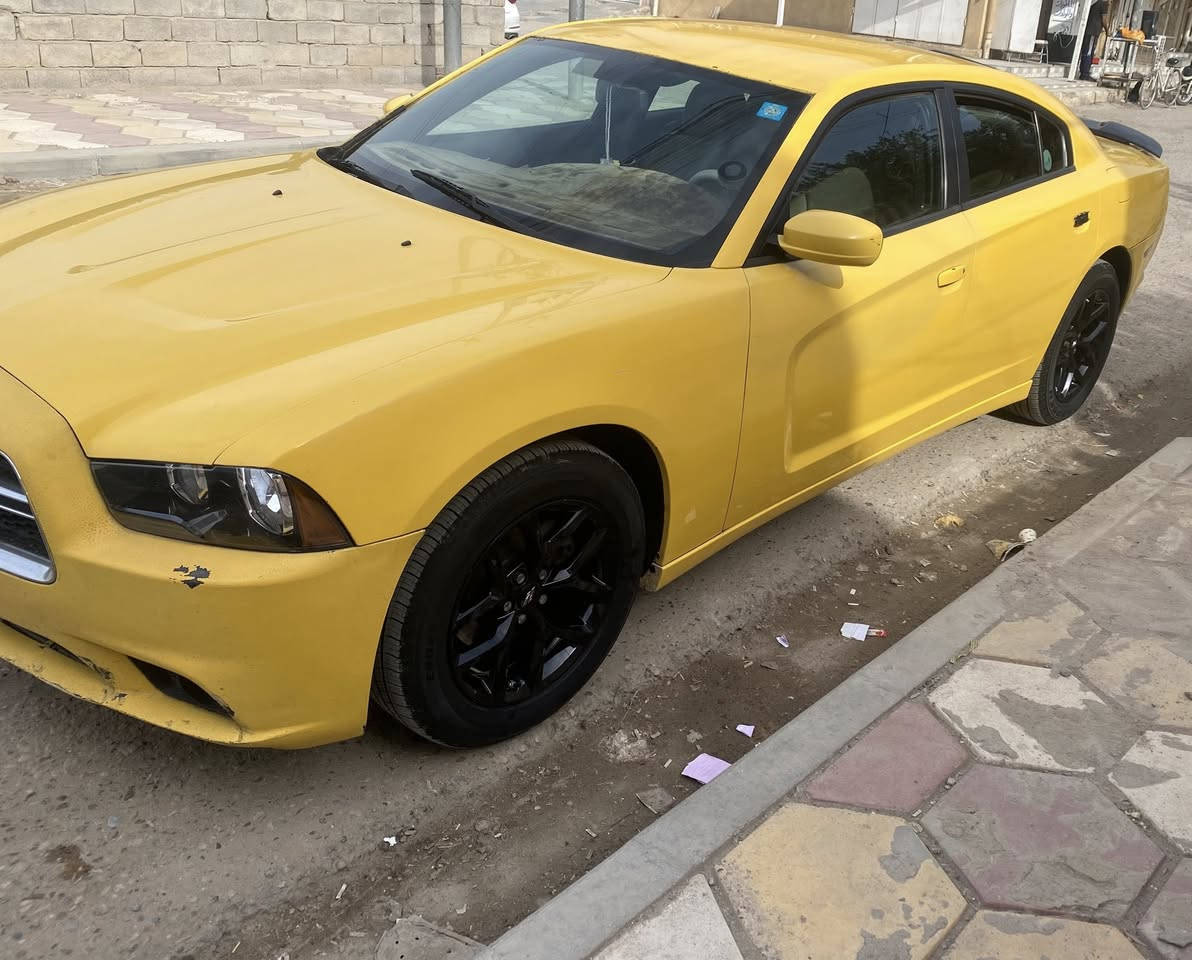 السلام عليكم 
جارجر موديل ٢٠١٤ أصل وارد كندي مكفولة من الفتح والحادث صور السيارة قبل ماتنصبغ تكسي موجودة محرك مكفول كير جديد قبل شهر مبدل حدادية امامية و خلفية وتبديل ٤ دبلات وطخم تاير جديد و ويل جي تي جديد محتاجه دوشمة وصبغ دعاميات علما هاي الصبغة الاولي لون البلادي ابيض السعر ١٦٥ وبيه مجال للطيبين
الاتصال على رقم صاحب السيارة فقط ***********  أنا مكلف بالنشر
