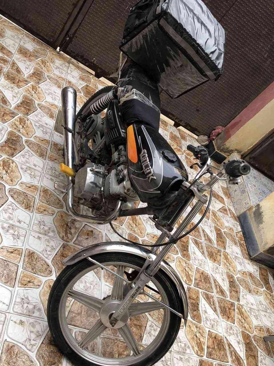 السلام عليكم
سيفان ١٩ كل غراضها جديده معمره كامل
 مكينه كور كامل جديد وبستم جديد كسر كارتونه 
بدون اوراق واكفلها من كلشي 
بيها بس الهندر الخارجي ينرادله تبديل بس شغال
للعلم ممشتغله دلفري صندوك حاطه للغراض 
مكاني الرحمه
سعر ٢٦٠
***********
