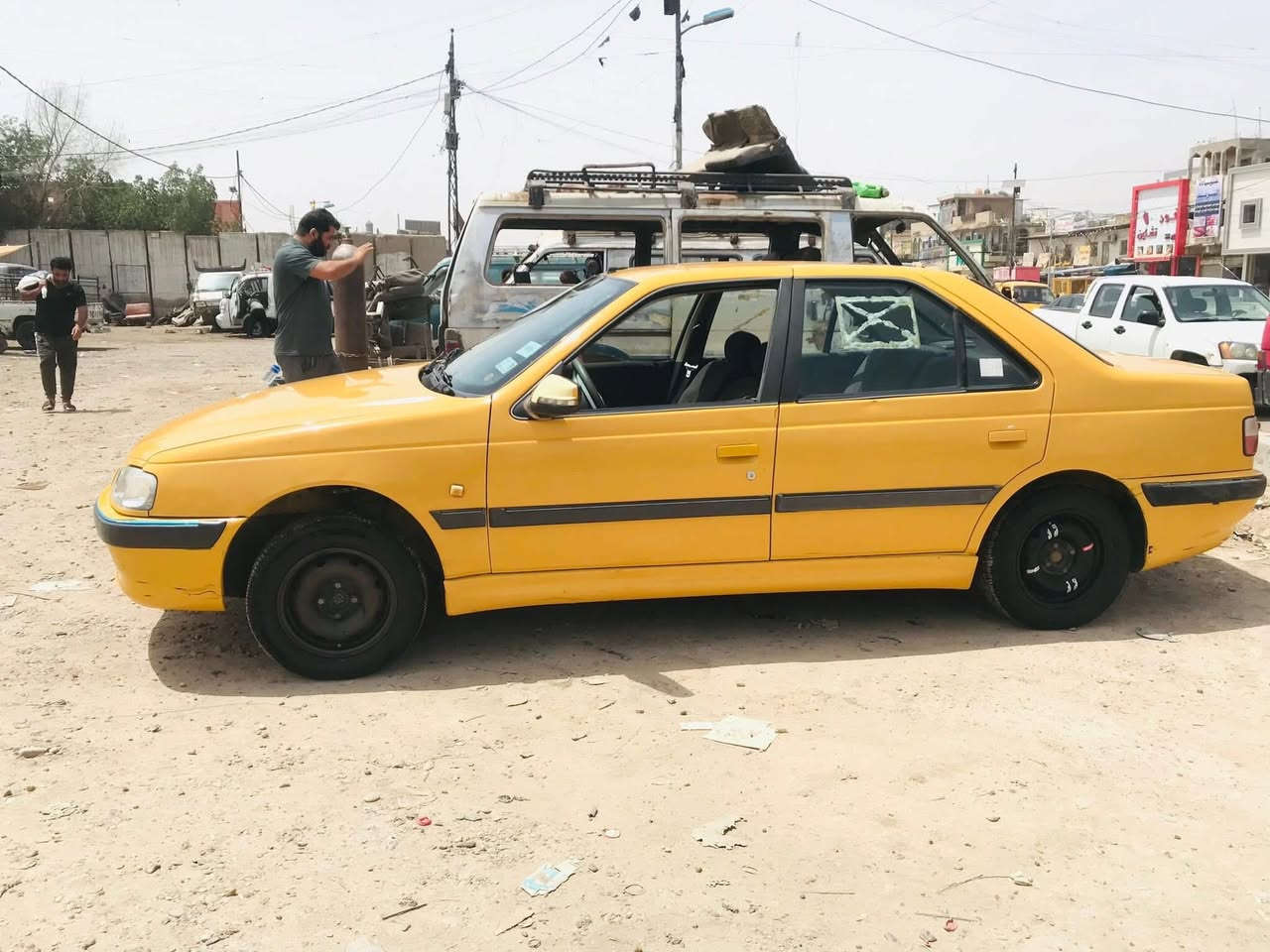 السلام عليكم بيجو بارص للبيع موديل 15 بيه بارد بل جاملغ الخلفي الايمن السعر ٤٨ (السنويه بسمي تحويل ثاني يوم)المكان مدينه الصدر رقم ***********
