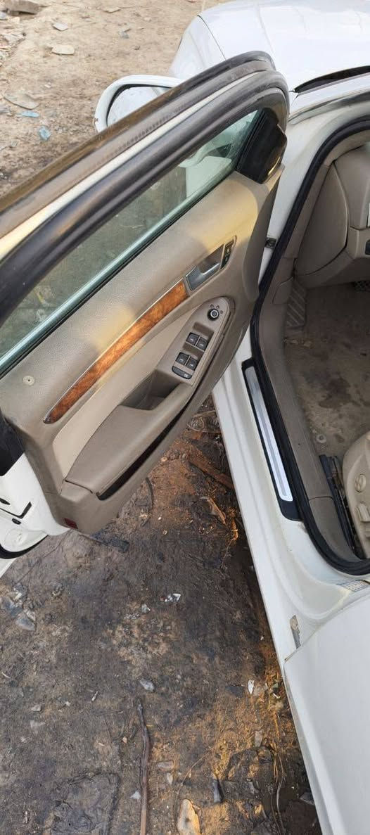 سلام وعليكم
اودي 2011 A4 للبيع او للمراوس وسعره جوه سوك بهواي اني ماخذه ب125 وهسه اريدها 70 

سياره فول 1/1 

بدون حادث واي ضرر فقط قطه صبغ 

سياره بيه مشكله العقل مال بصمه والبصمه واكفه 

رقم اربيل مصفره غرامات تحويل ثاني يوم 

واي نقص مابيه كله جاهزه بس عقل وبصمه تشتغل 

العنوان بغداد 

الرقم ***********
