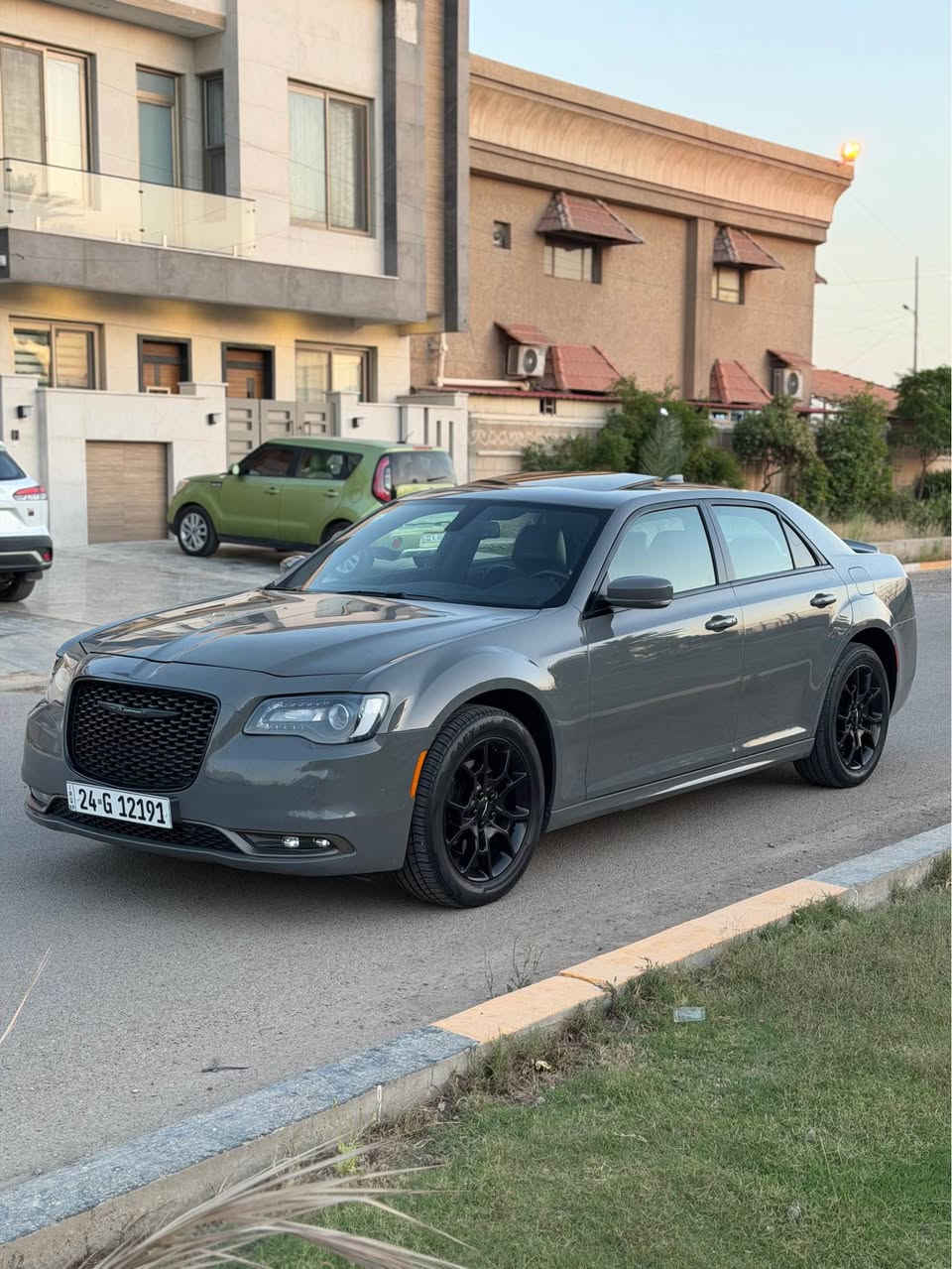 ‏‎السلام عليكم
 كرايسلر اوباما (S)موديل 2019
 كلين تايتل هنا بالعراق انصبغ نص بنيد
 رقم دهوك الجديد تحويل
فول مواصفات 1/1
 بانوراما كشنات جلد
محرك 6 سلندر 3600
فور ويل 
كشنات كهرباء  
كشنات هيتر 
شاشة كاربلي 
تشغيل عن بعد
مكينه وكير كفاله
 ماشيه 98 ميل كلش جديدة
‏‎مكاني بغداد جميلة شارع خيرالله 
‏***********
السعر 218 ورقة بغداد, العراق
