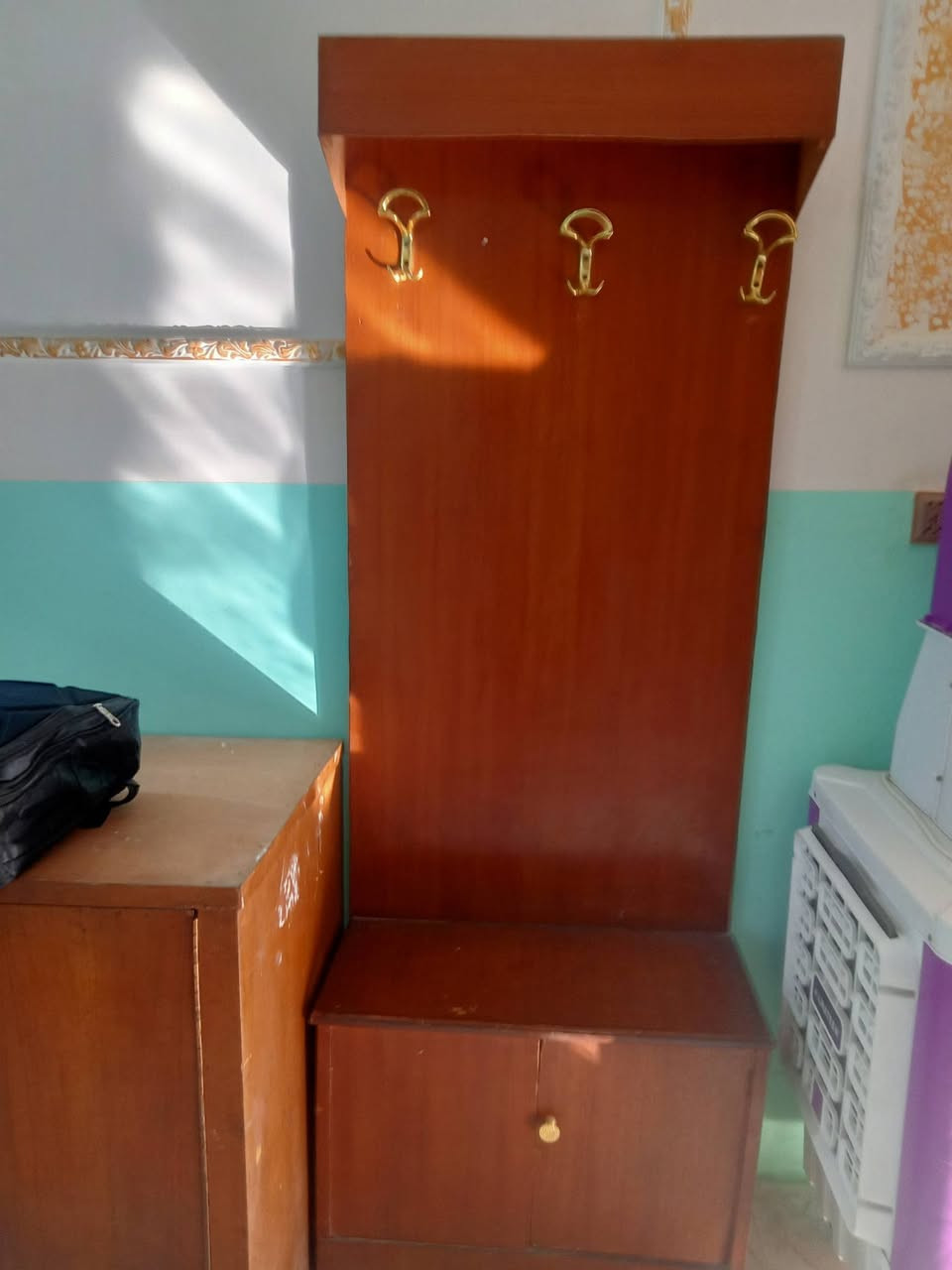 سلام عليكم بوفيه نضيفه نقصهه بس رجلين وزاوية ملابس نضيفه للبيع مكاني حي العسكري العابد ***********
