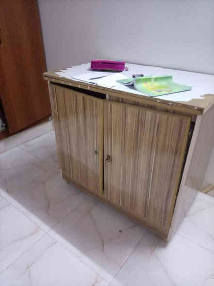 بوفيه  قياس متر    نضيف      نفس بصوره    لي محتاجه يجي يخذه   في سبيل الله      وقم ***********
