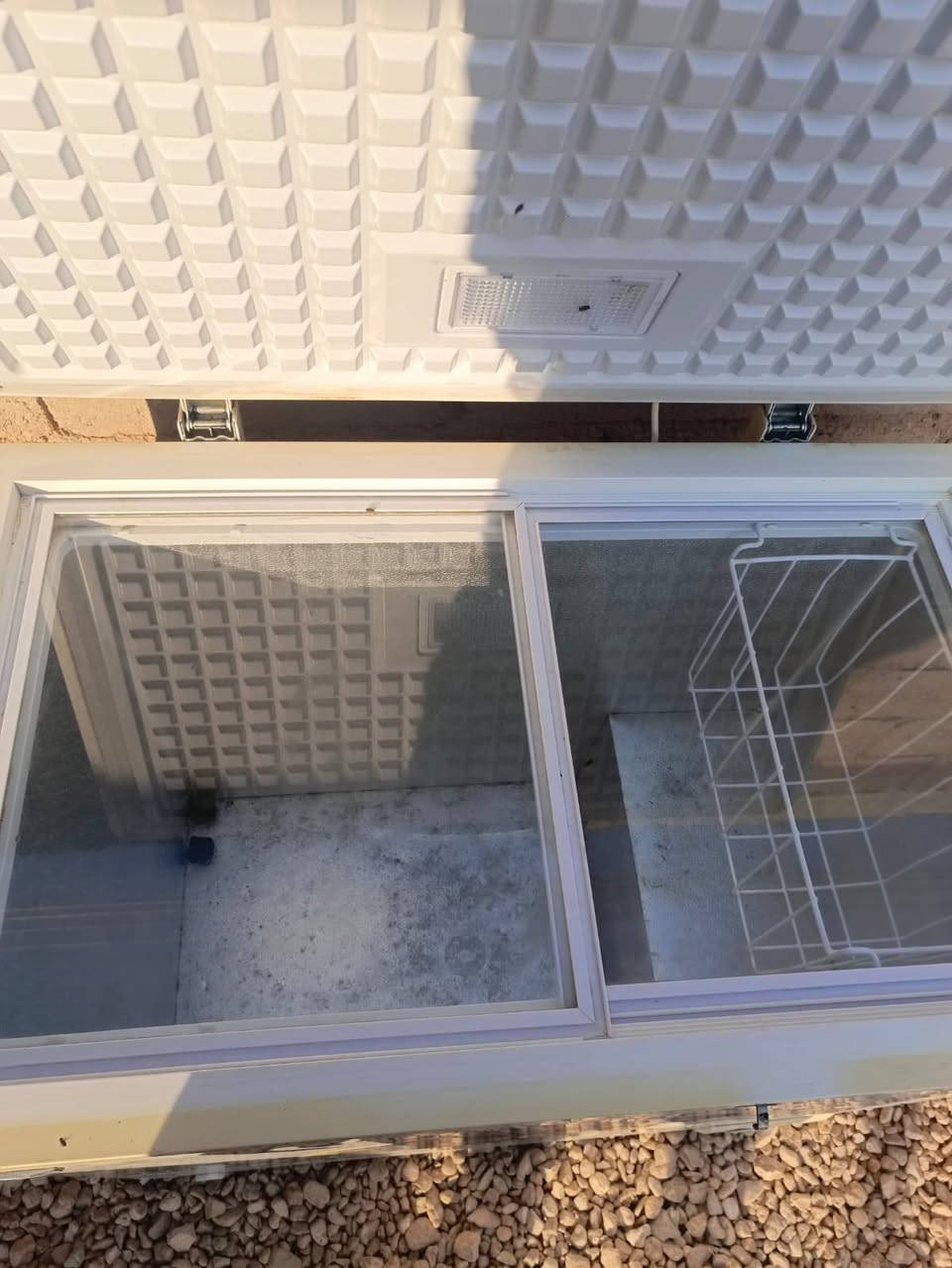 السلام عليكم كشر مجمدة للبيع بدون ماطور  بعدة جديد المكان القائم والشراي يتفضل ***********8
