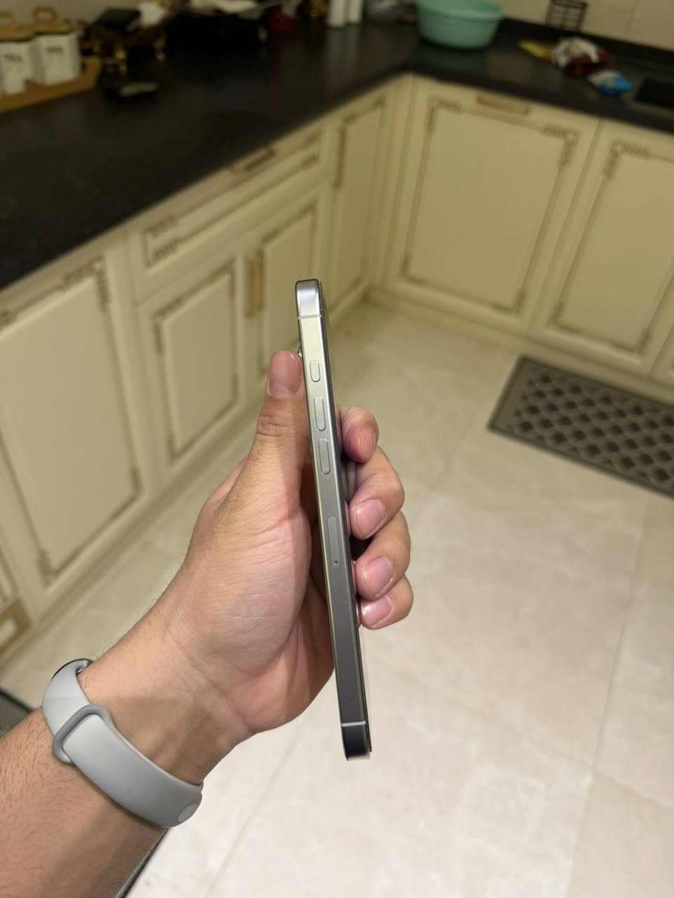 السلام وعليكم ايفون 16بروماكس بطارية 96 ضمان ماستر ٥١٢ كيكه رايده ب١٦٠٠ وبي مجال ***********
