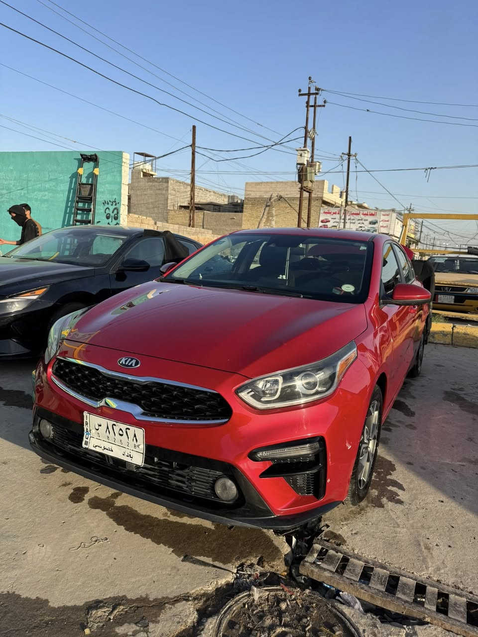 السلام عليكم فورتي 2021 استخدام بنية سيارة جدا نضيفة من ناحية الاستعمال ماشية 36 ميل بيهة حادث بالعراق جهة عكس السايق بابين و جاملغ خلفي بيهن بارد بدون صبغ مثل مموضح بالصورة 
السعر 11.800$ الف و بيهة مجال حق الجية 
للاستفسار ***********
مكان السيارة بغداد الغزالية
