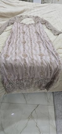 فستان خياط • يلبس 40-42 • لبس مره وحده