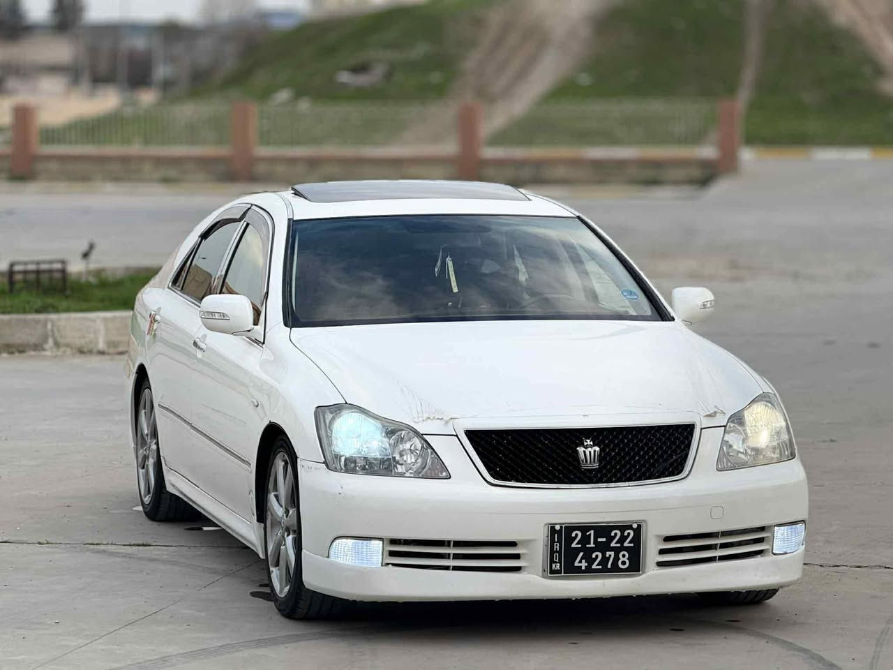 شاهانە
موس
2005
182
قوشن جڵد
قوشن هیتەر
ئاوێنە ئیشارەت
سڵاید 
ساجسور
دەبڵەکانی کراوە بەڕۆیاڵ
چوار تایە وی لی جوان 
ڕۆنی گێڕو مەکی نەی گۆڕاوە
کامل ناو سنوقی تێدایە
سەیارەکە لەڕەسمەکان جوان ترە 
کامل مەسروف کراوە
***********ڤایبەر
