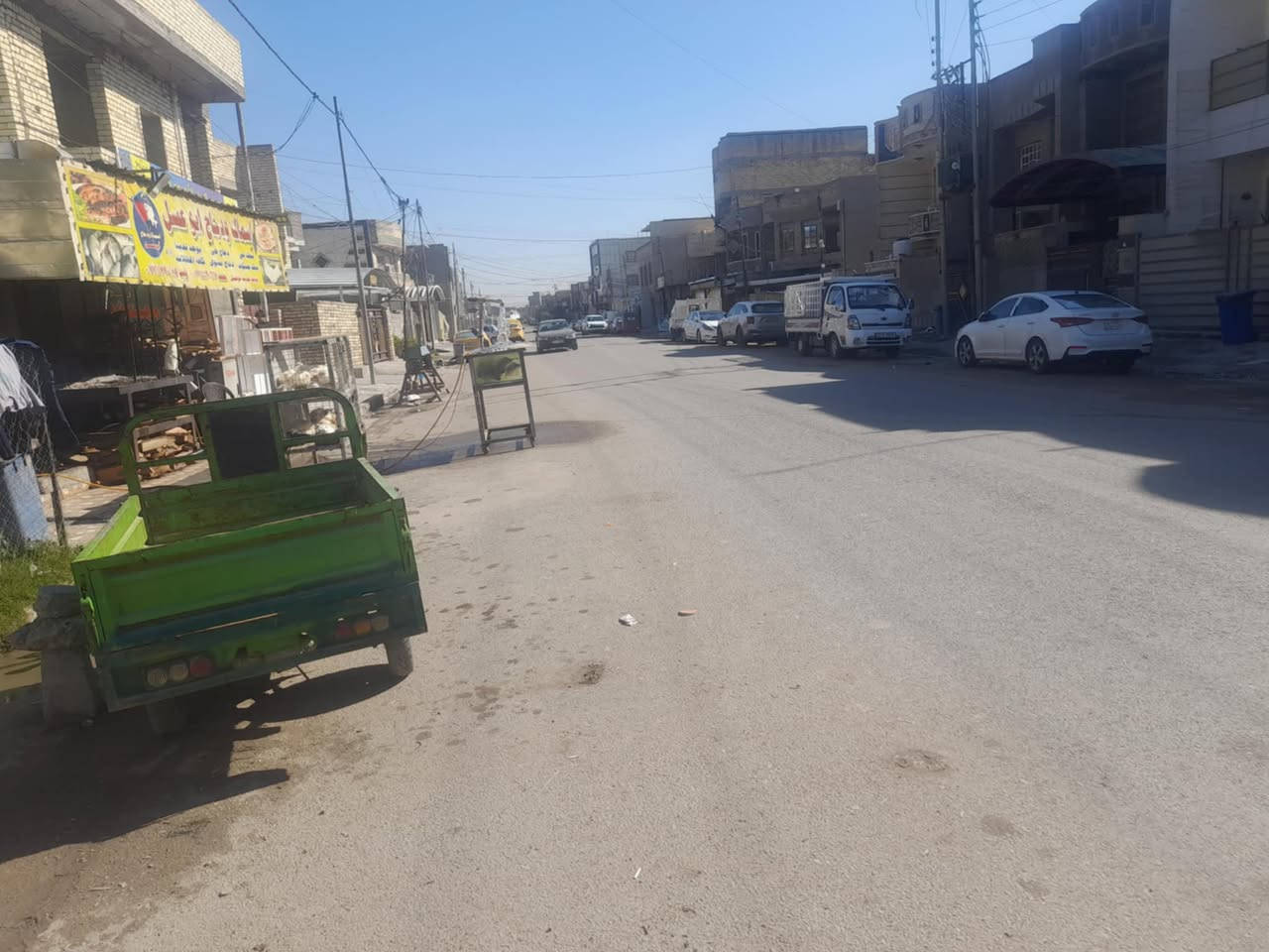 الادمن موافقه ( الله الرزاق ) 

دار مساحة ١٠٠ م طابقين في كفائات السيدية 
صالة + هول + خدمات + مطبخ + ٣ نوم 
على الشارع العام مباشر 
السند ١١٧ 
السعر ١٧٠ مليون مع مجال بسيط 
للاستفسار يرجى التواصل واتساب على الرقم ( *********** ) لتزويدكم اللوكيشن والتفاصيل الباقية
