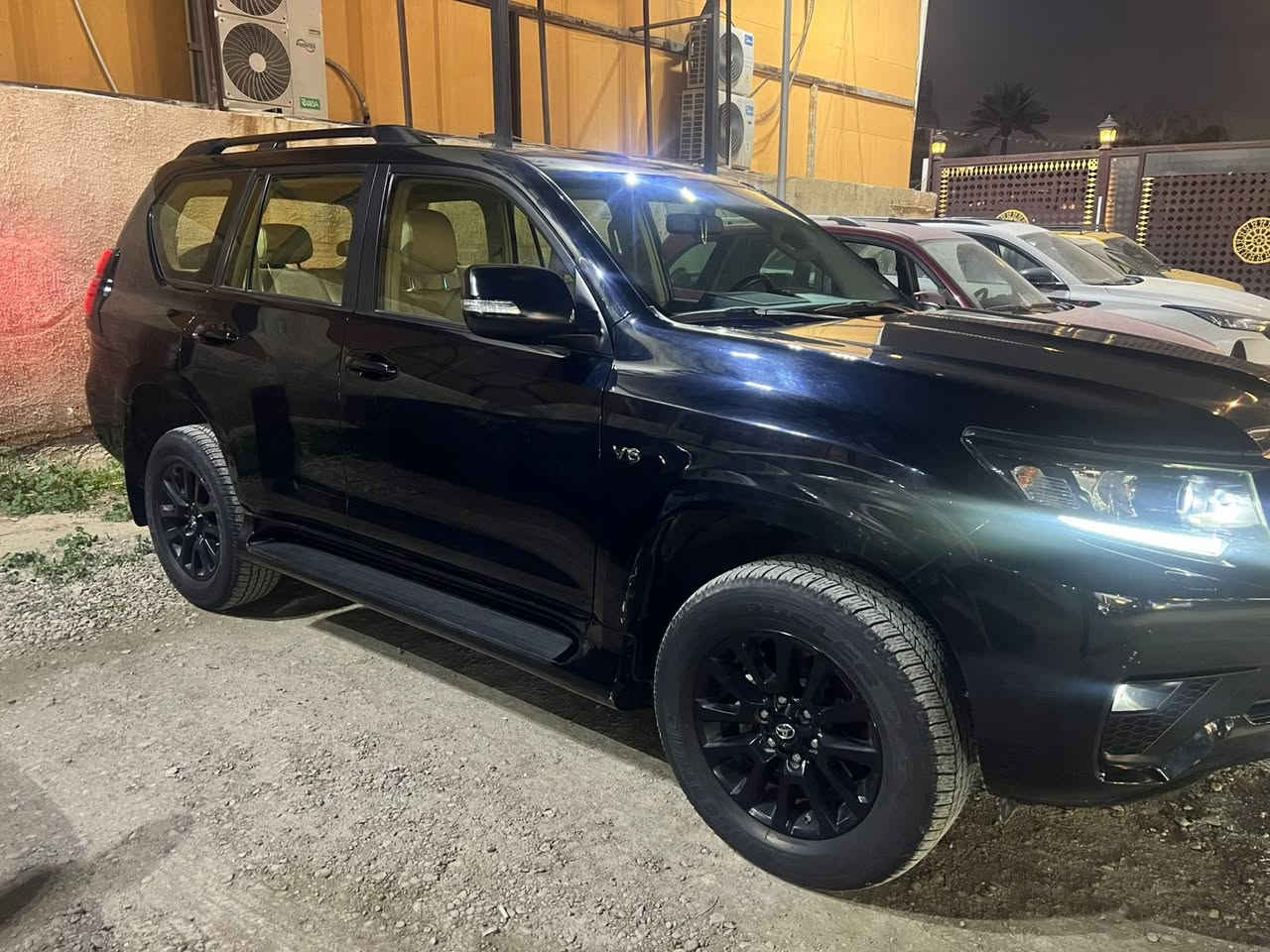 السلام عليكم
للبيع تويوتا برادو 2023 TXS وكالة SAS مغلفة PPF بالكامل
رقم السياره : اربيل
عنوان السياره  : بغداد المنصور

( السعر 470 ورقة )
———————————————-
السياره حالياً ماشيه 43 الف كيلو

____________________________
مواصفات السيارة TXS معروفه :-

🔴 نظام الدفع : دفع رباعي 4✖️4
🔴 الويل : قياس 19 إنش
Wi-Fi + يوتيوب 🔴
🔴 حساسات خلفية 
🔴 مقاعد جلد 
🔴 مقاعد الأمامية كهرباء 
🔴 نظام مانع انزلاق 
🔴 نظام نزول منحدرات 
🔴 دخول ذكي + تشغيل عن بعد
🔴 مرايات كهرباء
🔴 فتحة سقف 
🔴 دبل خزان وقود 
🔴 شحن لاسلكي 

وجميع مواصفات البرادو المعروفة
للاستفسار ***********
