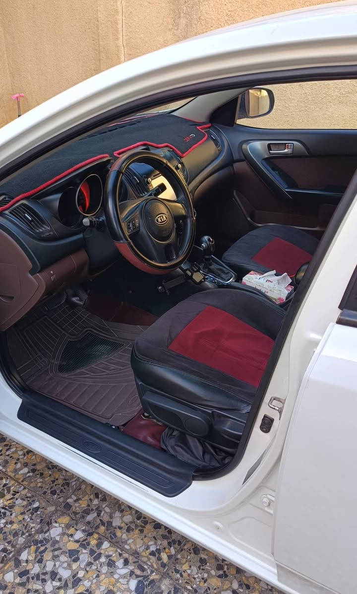 السلام عليكم 
للبيع سيارة [كيا سيراتو 2011] رقم اربيل بأسمي شرط التحويل

🔹 المواصفات:

اللون: [ابيض]

مكينة: [ما مفتوحة]

گير: [أوتوماتيك / 6 نمر مسويله ادامة فلتر ودهن]

تبريد: [ثلج منظومة كاملة جديدة]

الإطارات: [جديدة]

بطارية: [جديدة]

كيج حماوة
بيها منطومة انارة زينون اصلي من شنايزر
كاعية مغلفة جلد
عازل حراري امريكي بالجامات
شاشة وكامرا دواره
كامرة حوادث  داش كام

🔹 الحالة:
[بيها نص قطعة صبغ چاملغ خلفي بدون دواخل وتبديل باب نفس اللون بدون صبغ]
السيارة جاهزة ومناقصها اي شي دينار متصرف عليها

🔹 السعر: [105]

📍 الموقع: [بغداد/الكرخ]
📞 للتواصل: [***********] متوفر واتساب
