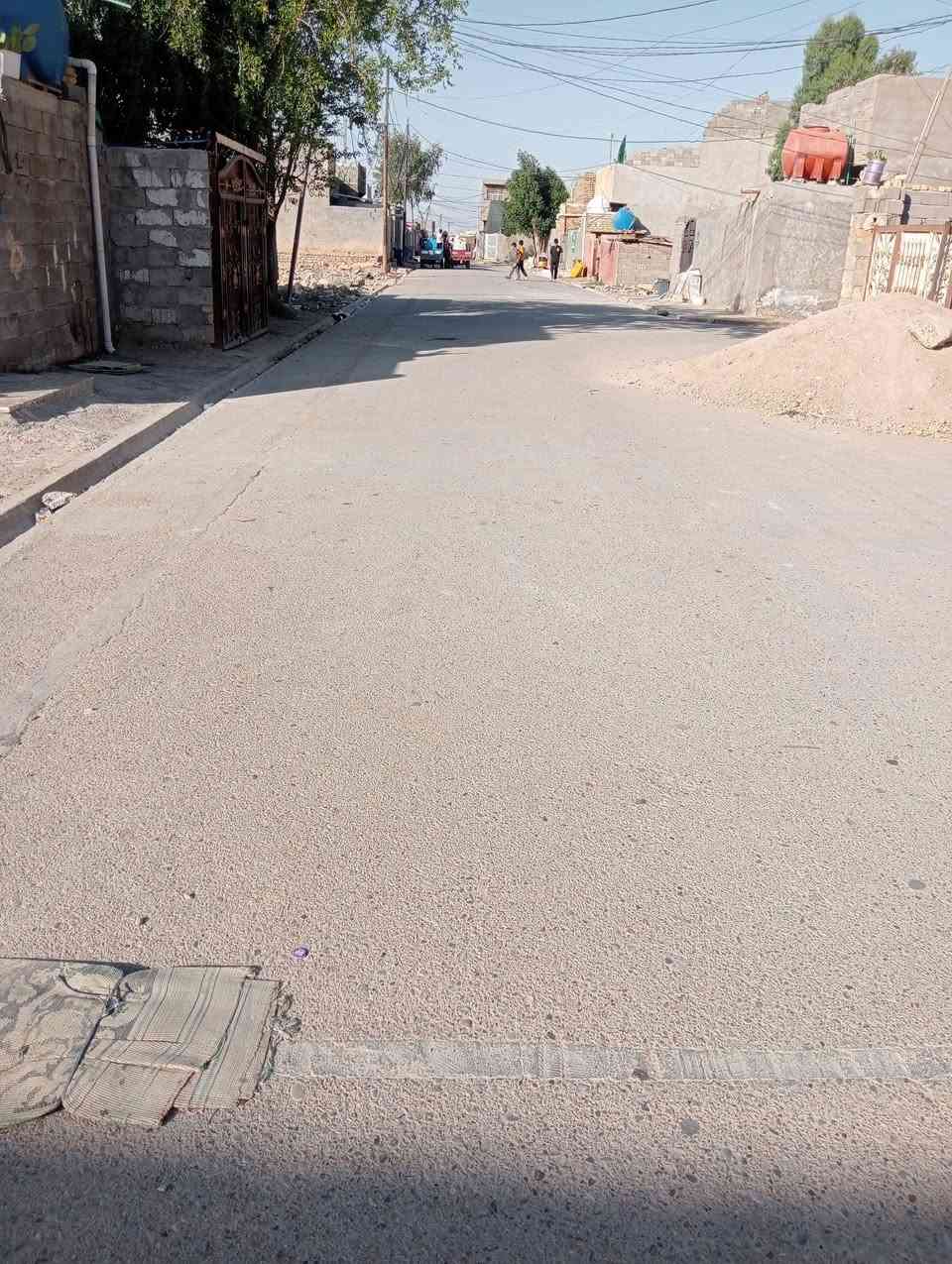 قطعه للبيع المساحه 200 متر  مصبوبه صب رباط ومدفونه كما موضح بالفيديو منطقة الحميديه كل الخدمات متوفره الاتصال ***********

