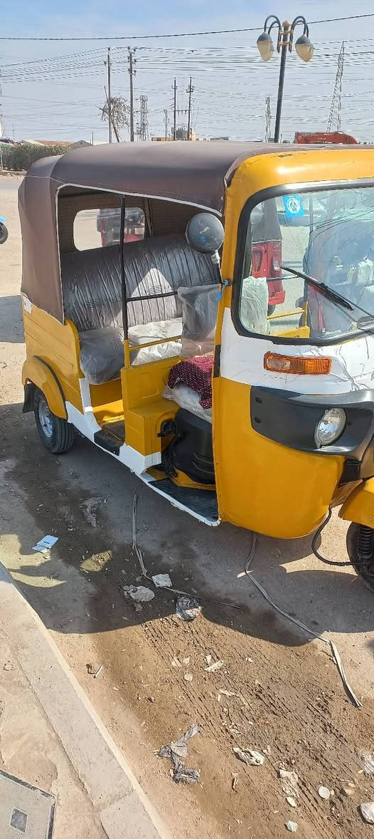 سلام عليكم تكتك للبيع موديل عشرين مصبوغه عام ومجفته عام الشراي يتصل عل الرقم ***********
