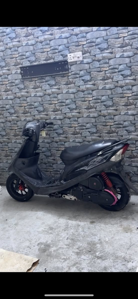 سلام عليكم عدله للبيع واذا مراوس عادي الدراجه بيها نقص بس تك تريشه الدراجه 55 شلعه ومعدل بيها شيال اصلي ووياله اصليه مكاني بغداد كاظميه رقمي ***********
