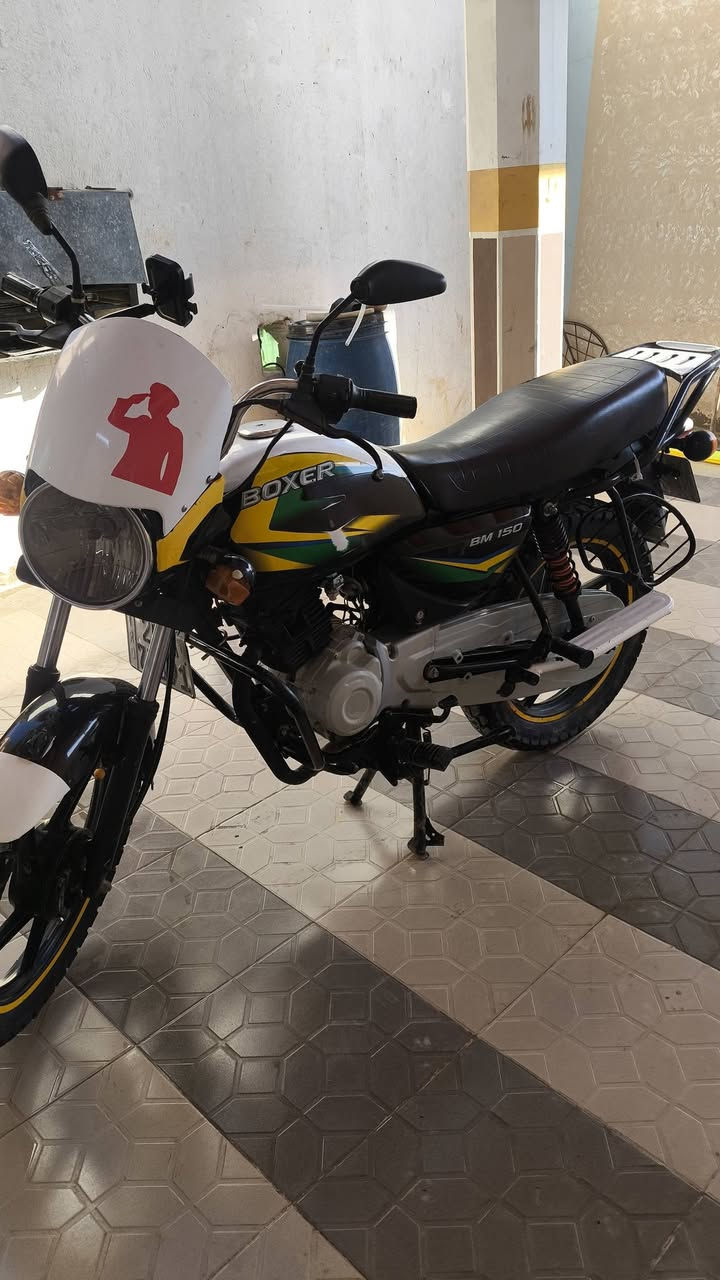 السلام عليكم دراجه بوكسر 2023لوحه وسنويه نكليزي دراجه خير من الله مابيه اي نقص عل بلاد ***********
