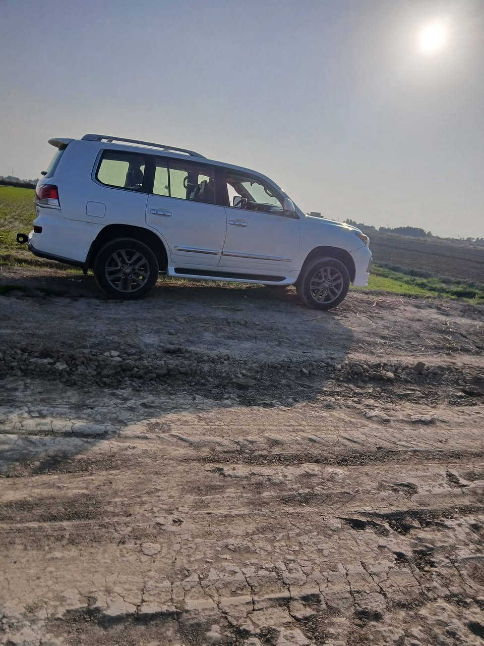 سلام عليكم للبيع سياره الكزز مديل 2014 سياره جديده مال جناي سياره مصبوغه عام اكفلك من كلبه وكصه وعيب شرعي بسمي تحويل مباشر السعر 320 وبيه مجال بسيط الاستفسار على الرقم *********** او مراوس حسب القناعه
