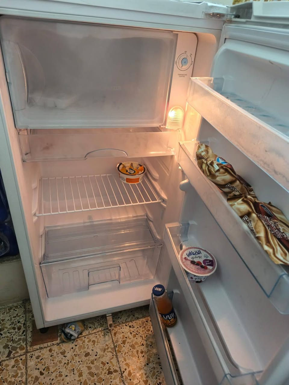 سلام عليكم عندي غراض للبيع مضطر على بيعتهن عندي سفر وغراضي كلهن نظيفات يحب يتواصل على هذا رقم ***********
