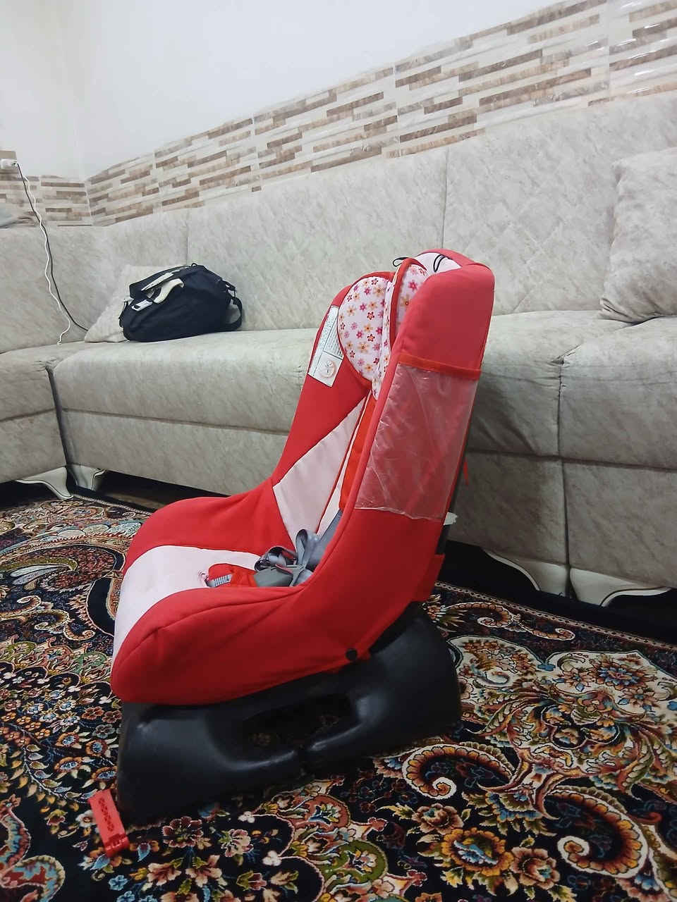 کورسی ناوسەیارە بۆ مناڵ ئەوروپیە ، قایشی بەستنەوەی هەیە  تایمی خەوی هەیە کورسیەکەی پاڵ ئەخرێ بۆخەوتن لەتەمەنی 4 مانگی بۆی ئەبێت تا 6 ساڵی ، زۆر تازەو پاک و جوان و بێعەیبە 
سعری ئێستا زۆر گونجاوە قفڵی 25 هەزارە بێ معامەلە 
سلێمانی ، گەیاندن هەیە*********** السليمانية, العراق
