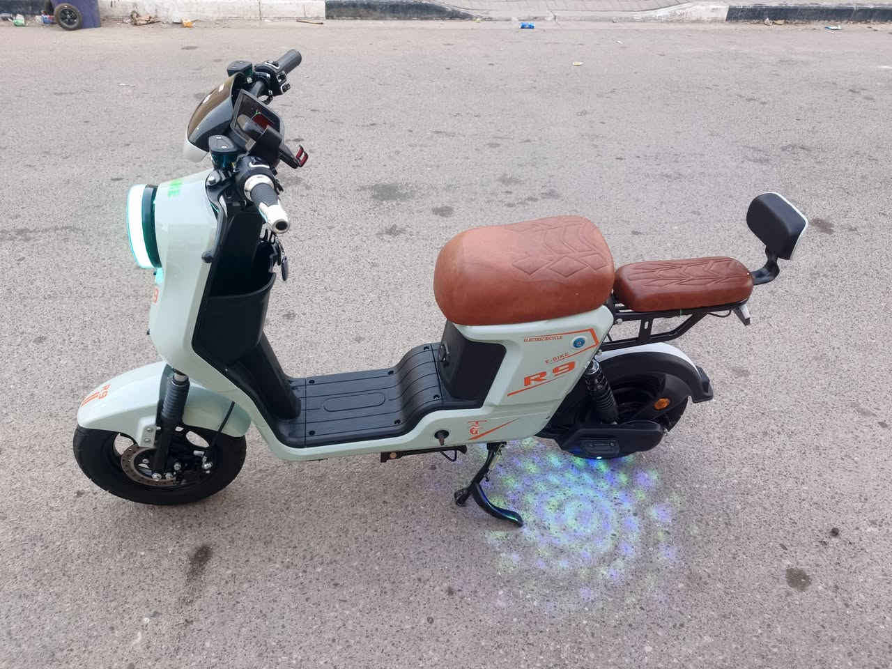 ار 9 مديل 26 دراجه مكفوله كفاله عامه
ستخدام شهر وكم يوم 
5 بطاريات  حجم كبير
4 نمر سرعه 120 بشاشه سرعه حقيقيه 70
كهربايات كلهه شغاله لايت عالي وناصي نشره  اماميه دبل اشاره اشاره يمنه ويسره وهورن وبلوتوث ام بي ثري 
وياها سويج وبصمتين تشغيل عن بعد 
غراضها كامله سله ومرايات وكفات 
السعر 450 وبيها مجال حك الجيه 
عوان بصره حيانيه شارع السيد 
واتساب ***********
