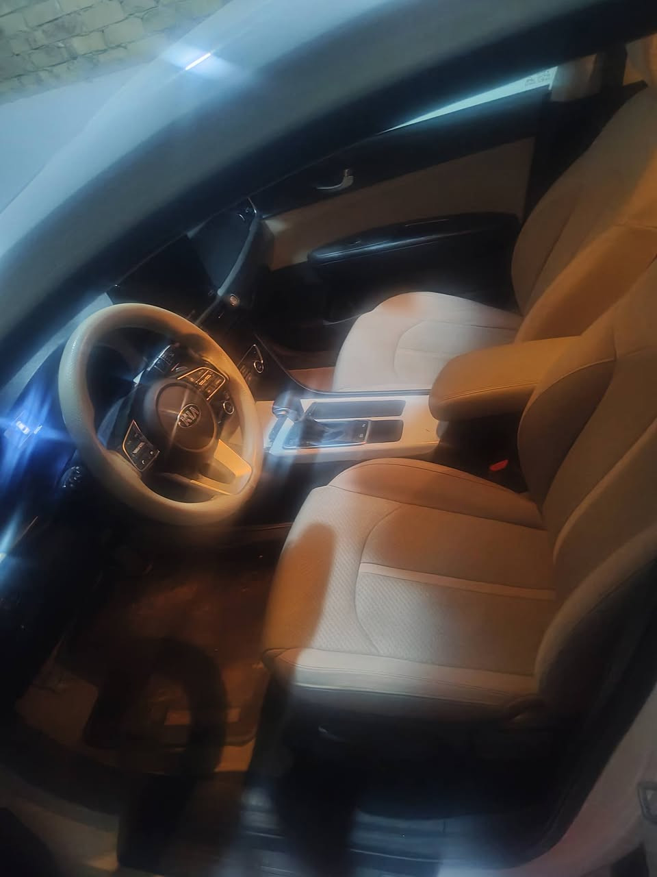 السلام عليكم كيا اوبتيما موديل 20خليجي كفالة عامه رقم بغداد انكليزي محرك 2400سياره جديده معه الكلمه مكان ديوانيه ***********
