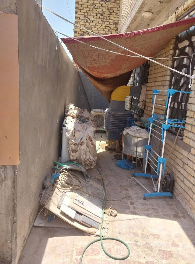 السلام عليكم الدار للبيع مساحه 200 متر علوه الفحل قرب شارع الفلل طابو زراعي سند 25 قرار محكمه يتكون من غرفتين +هول +استقبال +مطبخ +صحيات2+مناور عدد 2 السعر 80 بي مجال الاستفسار ع رقم صاحب البيت ***********
